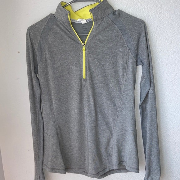 Under armor pull over - Picture 1 of 1